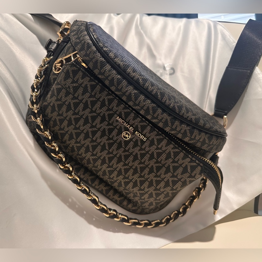 MK Slater Slingpack